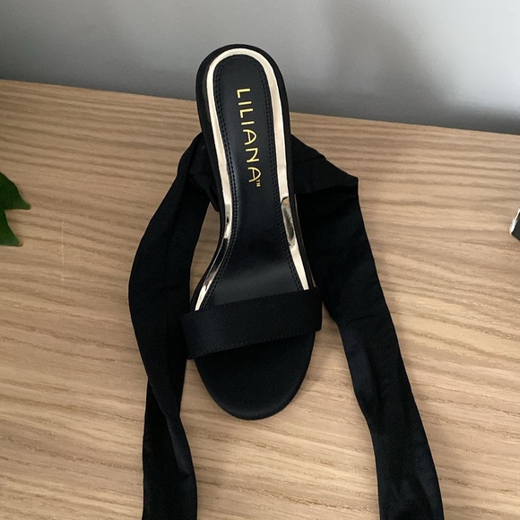 Tie up black dressy sandals - Picture 3 of 3